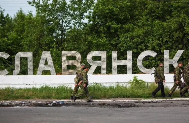 A szlavjanszki népfelkelők készülnek a rohamra