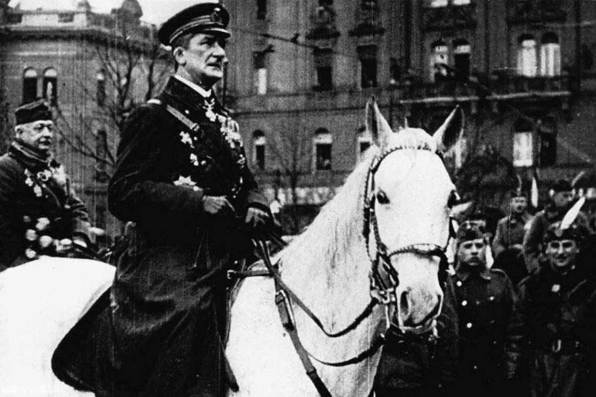 1919 november 16-án Horthy Miklós a Nemzeti Hadsereg élén bevonult Budapestre