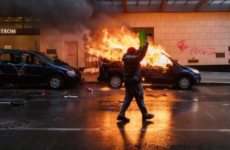 Amerika-szakértő: a tüntetőkre rátelepedett egy erőszakos, politikai indíttatású mozgalom