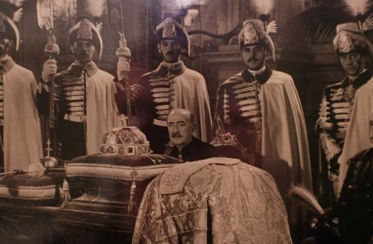 Az NJSZ is feljelentést tett a „szivárványosok” ellen a Szent Korona meggyalázása miatt és az idei „Pride” vonulás rendőri megtiltása mellett száll síkra