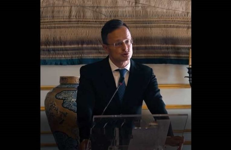 Szíjjártó Péter ismét helyre rakott egy okoskodó újságírót