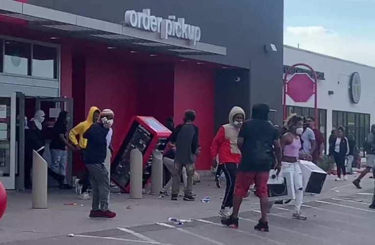 Elképesztő! A budapesti antifasiszták oldala boltok kifosztására és lopásra buzdít