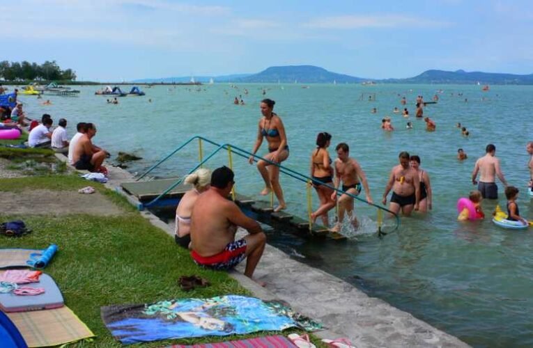 Feljelentgetősdi, „züllött kormány, drága lángos…” Boldog magyar nyár – 2020.