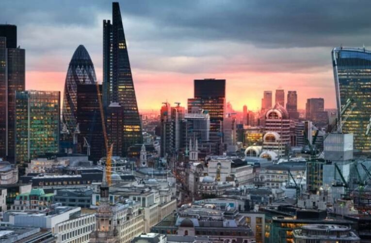 Három testület irányítja a világot: a londoni City, a Washington DC és a Vatikán