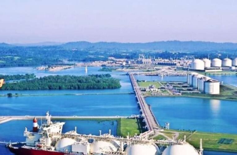 Szijjártó: történelmi gázvásárlási megállapodás született a Shellel