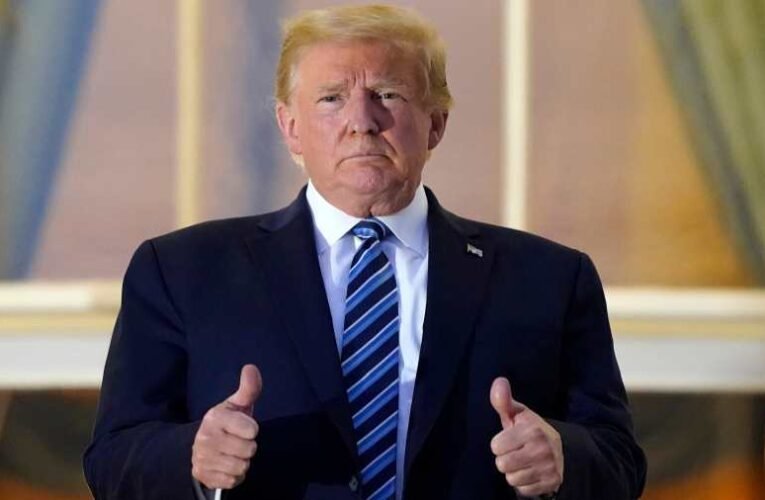 Trump elhagyta a kórházat és visszatért a Fehér Házba – maszk nélkül!