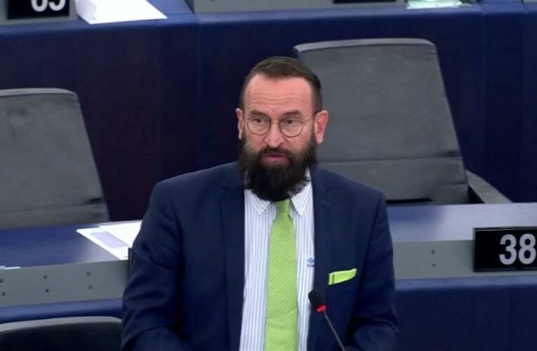 Lemondott EP mandátumáról Szájer József