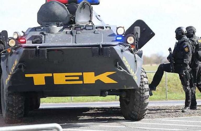 Páncélosokkal vonult az osztrák határra a TEK