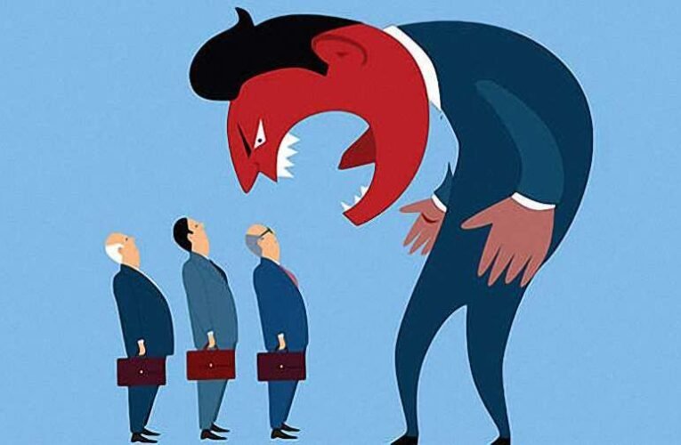 A háttérhatalmi náci gondolat: „csak megfelelő félelemben kell tartani őket és azt teszik, amit akarunk”.