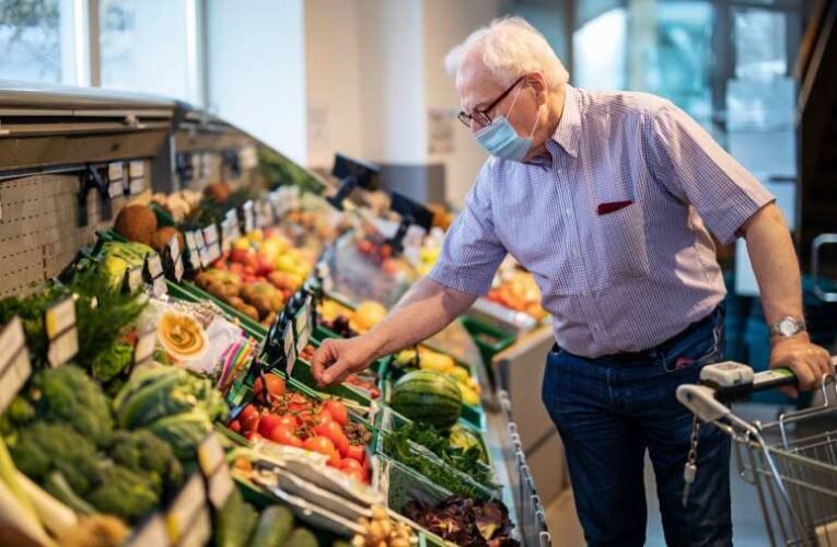 Ismétlés: Újra védett idősávban vásárolhatnak az idősek 📺