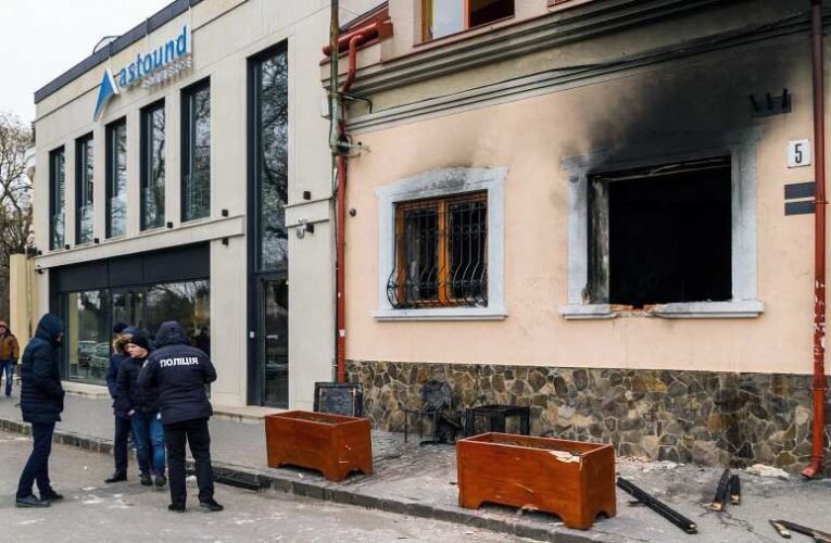 Hazaárulás címén indult büntetőeljárás a magyar himnusz eléneklése miatt