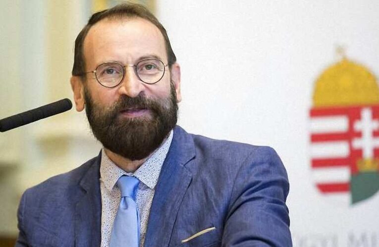 Merkel zsarolhatta Orbánt a vétó miatt Szájer ügyével – A kormányfő és Szájer sem engedett – Ez lett a vége