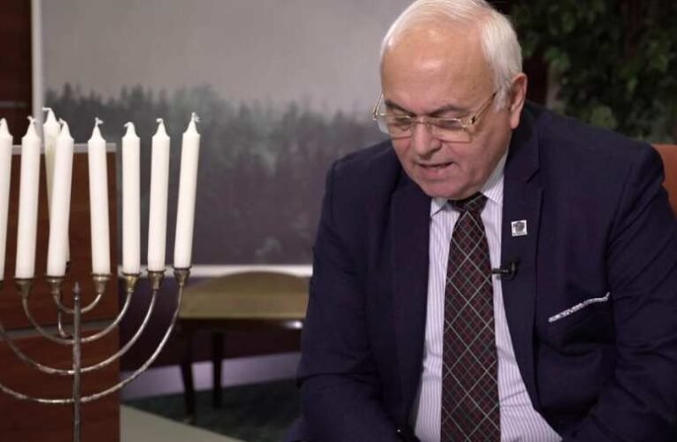 Újbuda DK-s polgármestere soron kívül oltatta be magát – feljelentette László Imrét a Mi Hazánk