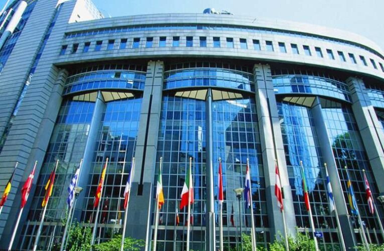 Fronthelyzet – avagy lövésre lövés a válasz