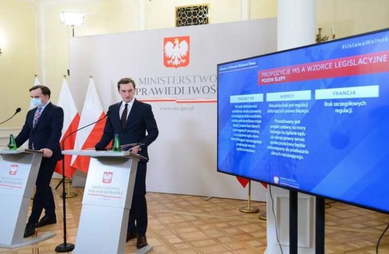 Lengyel igazságügyi minisztérium is felemelte a szavát a közösségi oldalak cenzúrája ellen