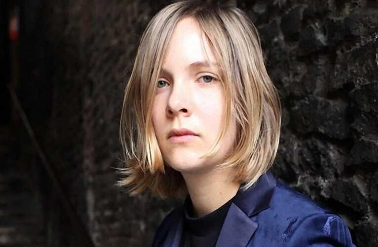 Bőrszíne miatt diszkrimináltak egy fehér írót Hollandiában