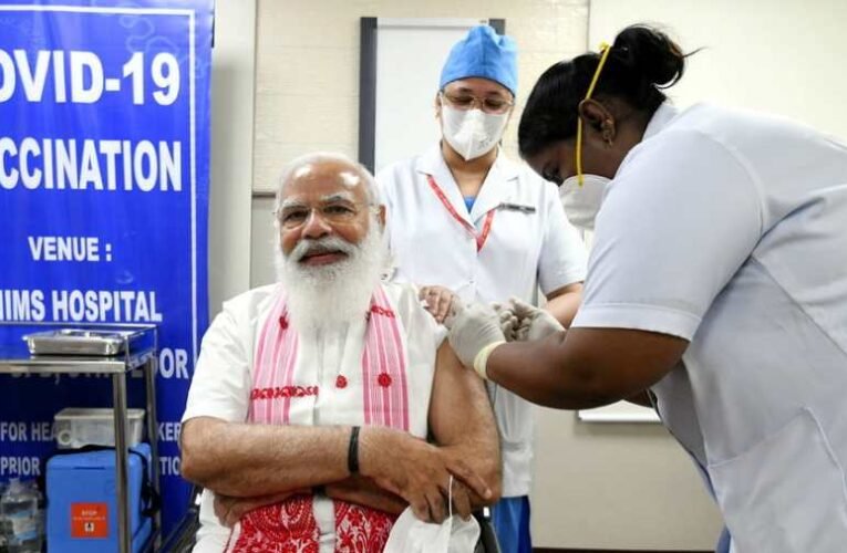 India miniszterelnökét oltották be elsőként a saját fejlesztésű vakcinával