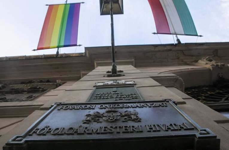 Az ügyészség szerint nem vált ki megbotránkozást a szivárványos zászló