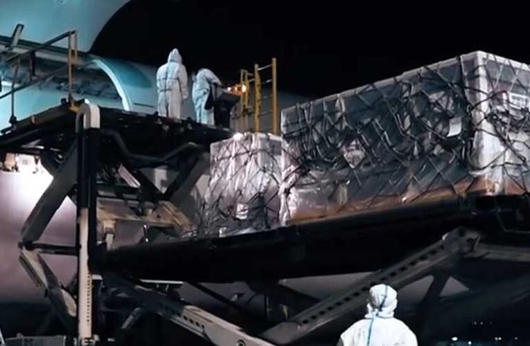 Szijjártó: újabb százezer kínai oltóanyag érkezett