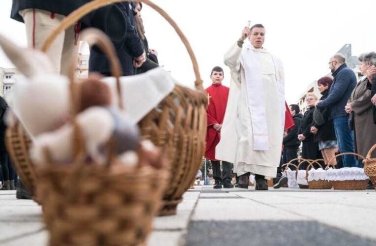 Húsvét – Csíkszeredában több mint 3500-an szenteltették meg az ételüket 📺