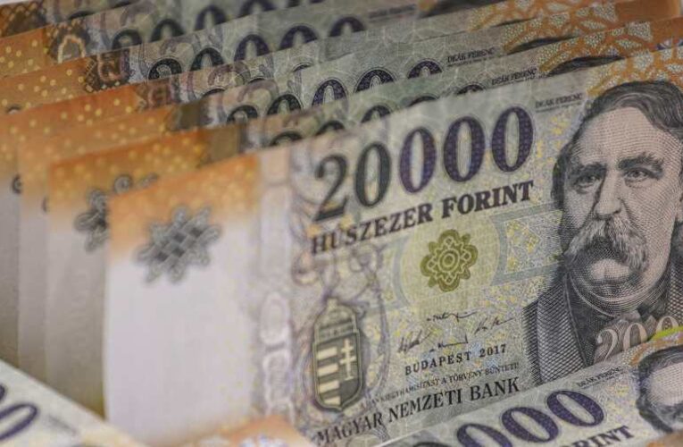 Erősödött a forint, csökkent az olaj ára