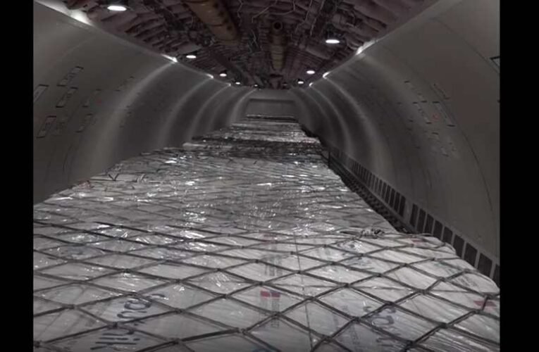 Újabb 480 ezer orosz vakcina érkezett hazánkba ma reggel