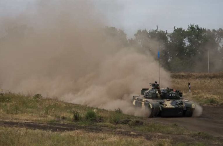 Az ukrán hadsereg lövöldözni kezdett Donyeck külvárosában