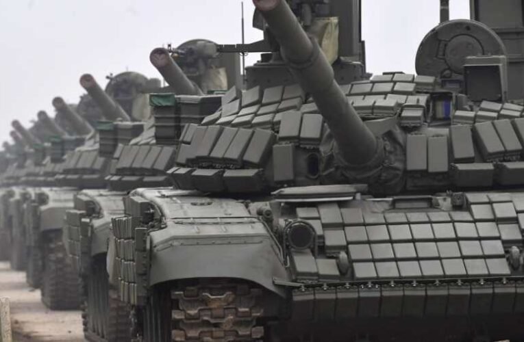 Orosz tankokat és páncélozott járműveket kapott Szerbia