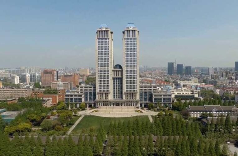 Karácsony és a Fudan-egyetem