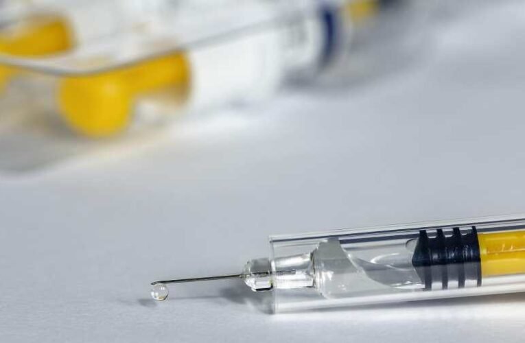 Szijjártó: a Nemzeti Oltóanyaggyár alkalmas lesz a kínai vakcina előállítására is