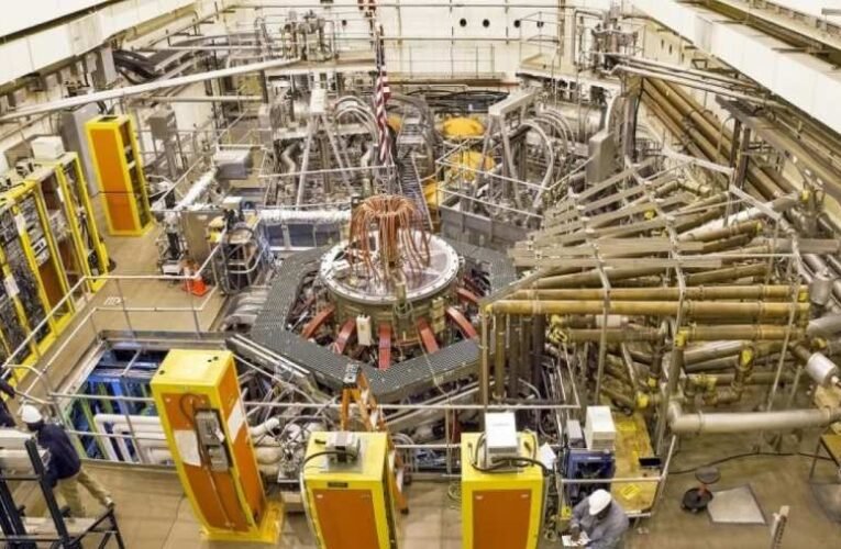 Húsz év után először helyeztek üzembe termonukleáris berendezést Oroszországban