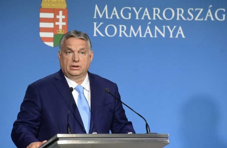 Orbán: Magyarországon kultúraidegen a térdelés a futballpályákon