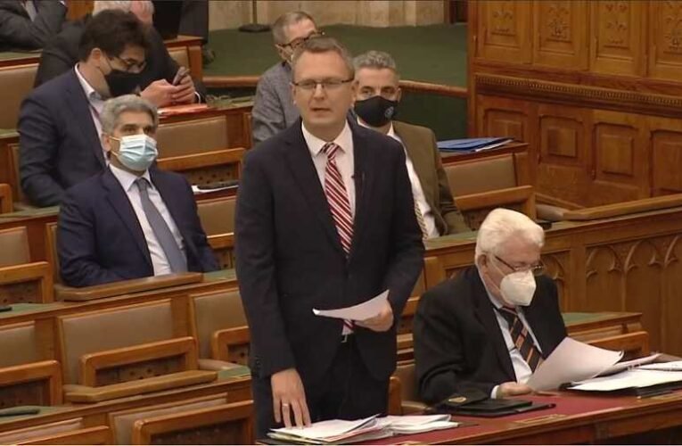 2006: „Annyit közöltek velünk, hogy mostantól maguknak nincs nevük, csak egy számuk”