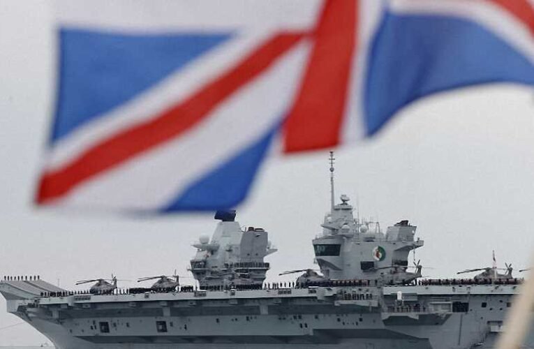 Blamázs: Egy buszmegállóban találták meg a brit hadihajó fekete-tengeri útjának kockázatelemzését