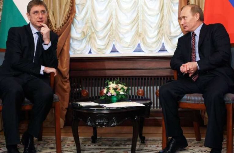 Gyurcsány Putyin hátát simogatta, ráadásul még táncikált is vele…