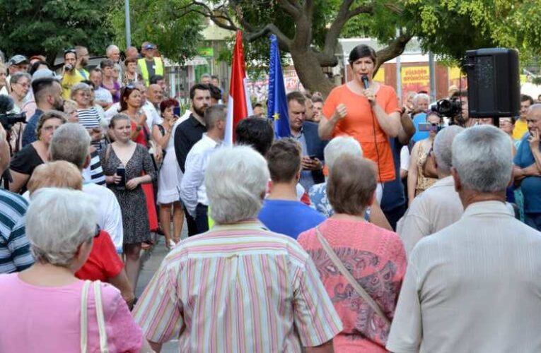 Gyurcsányné Pécsett: szerinte a kormány templomok felújítására herdálja az adófizetők pénzét