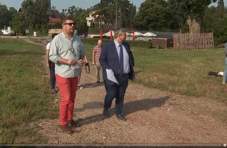 Egy MÉHLEGELŐ előtt tartott sajtótájékoztatót a fővárosi baloldal színe-java