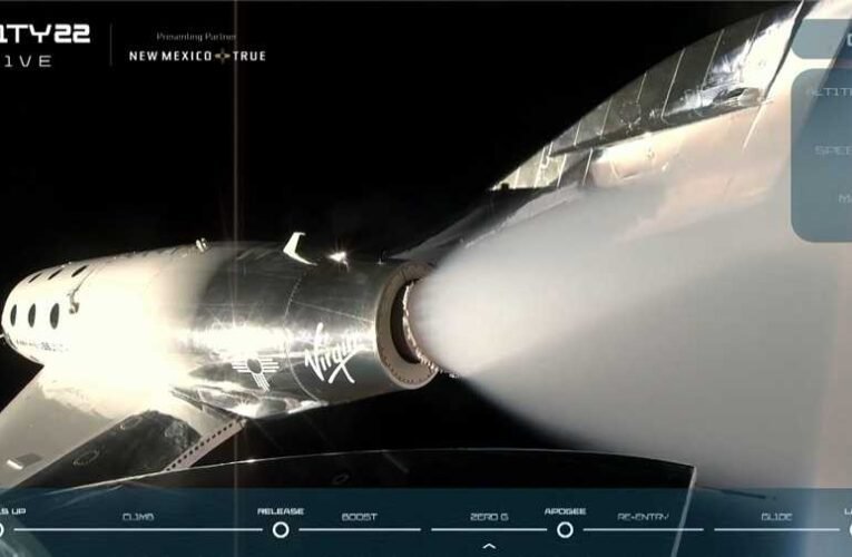 Richard Branson angol milliárdos a világűr határán