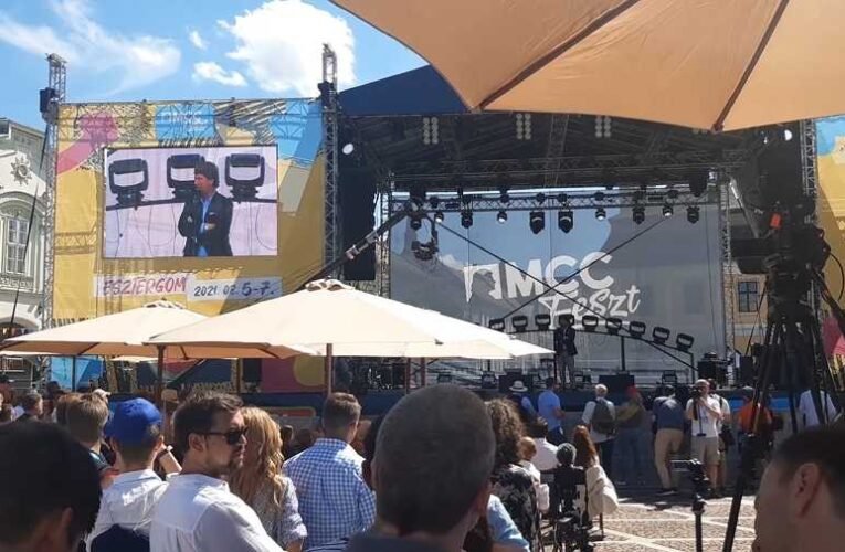 Tucker Carlson sikeres előadása Esztergomban (frissítve)