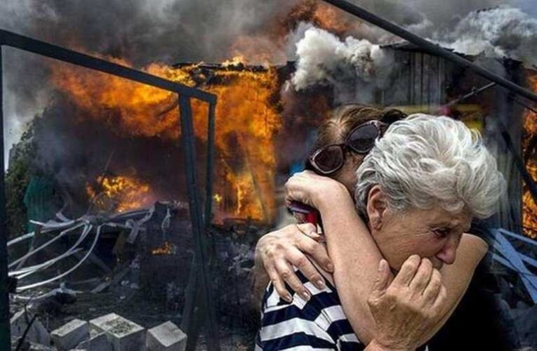 Fergeteges tűz Gorlovkára, harcok Zolotojénál: az ukrán hadsereg úgy döntött, hogy földig rombolja a Donbasszt