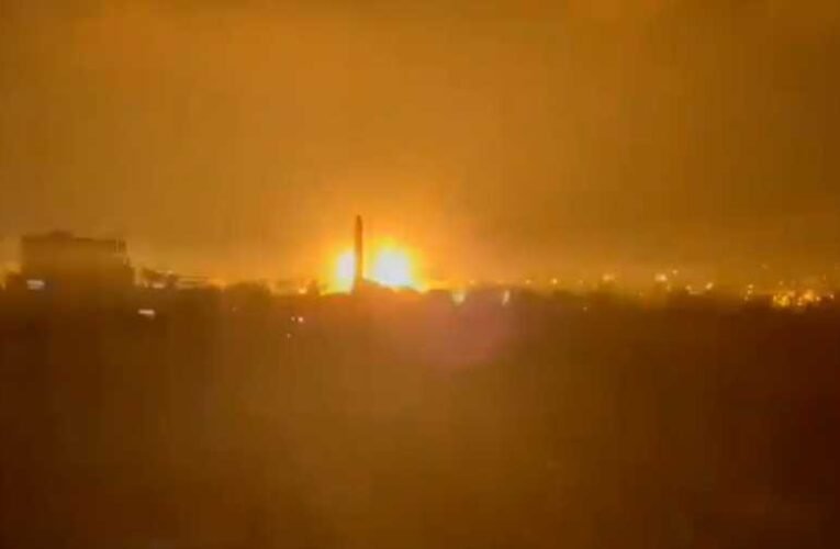 Az izraeli légierő Hamász-célpontokat lőtt a gázai övezetben válaszul a szombati határ menti támadásokra