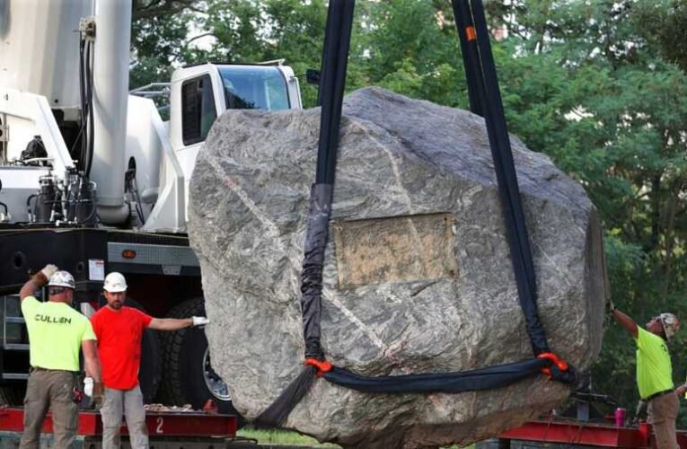 A rasszista sziklát el kellett távolítani!