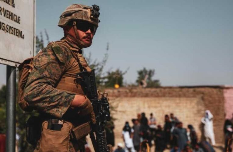 Fegyveres konfliktus a kabuli reptéren ismeretlen támadók és a biztonsági erők között