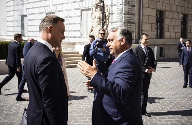 Orbán Viktor: kiállunk Lengyelország mellett; Brüsszel visszaél a hatalmával, veszélyezteti Európa egységét