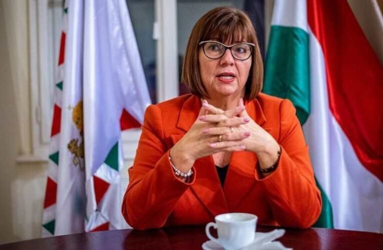 A „szereposztó díványt” eltávolíttató Gy. Németh Erzsébet politikai „ámokfutása”