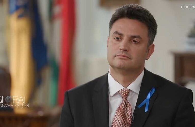 Kegyetlenül tolja Márki-Zay szekerét a háttérhatalmi média