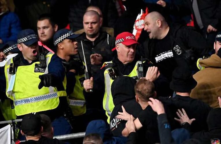 Anglia – Magyarország: 1:1 – Gumibotokkal rontottak a magyar szurkolókra a „toleráns” brit rendőrök 📺
