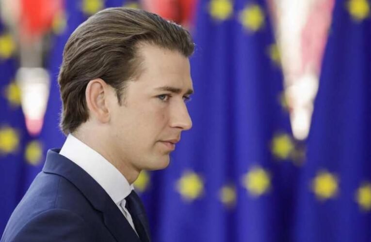 Az osztrák ellenzék csalódott, hogy Kurz lemondása után folytatja a kormányzást az eddigi koalíció