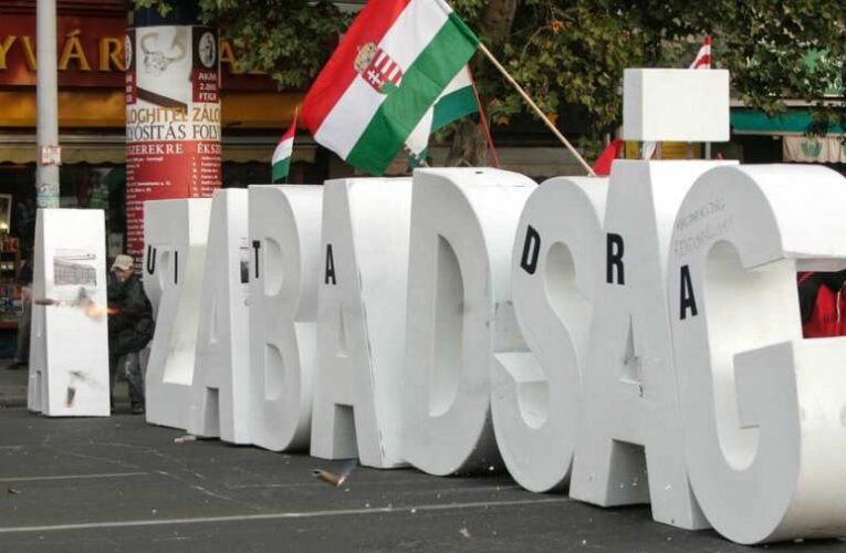 Mayer Gábor: Ezek meg azok