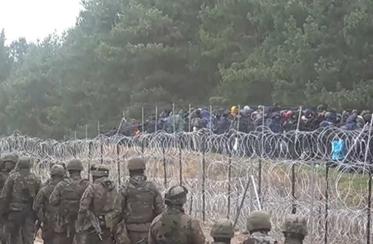 Lengyel kormányszóvivő: három-négyezer migráns érkezett a fehérorosz-lengyel határhoz